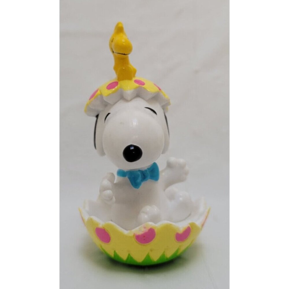 VTG Peanuts Snoopy Easter PVC Snoopy Woodstock Sitting in Yellow Egg - UFS